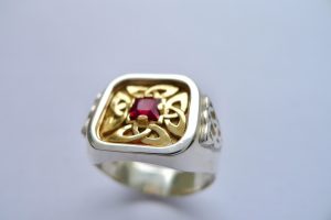 Irish signet ring in gold and silver. Celtic Jewellery made in Ireland
