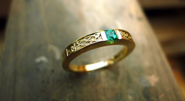 Irish jewellery - 3mm square Emerald channel set in 10 karat yellow gold. Celtic ring